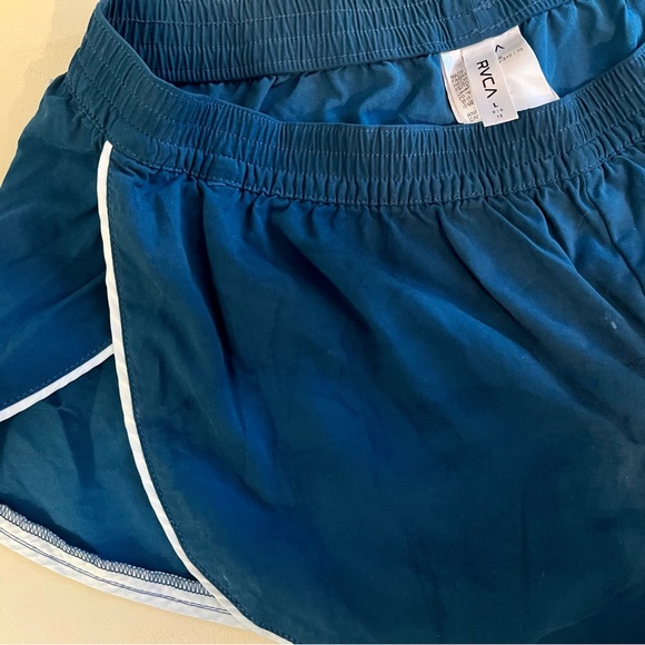 RVCA Navy shorts size medium - Picture 3 of 6